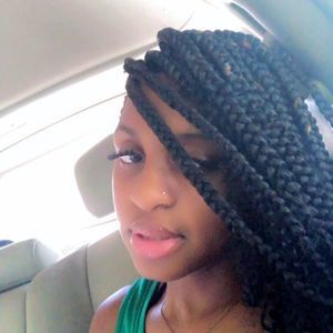 Meet your Posher, Alexis